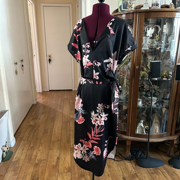 Ecowish Floral Dress - Picture 2 of 5